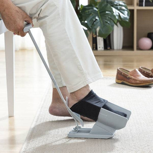 Dispozitiv 3-în-1 Shoeasy Inovamarket folosit pentru descălțarea șosetelor, ideal pentru uz casnic, ergonomic și portabil
