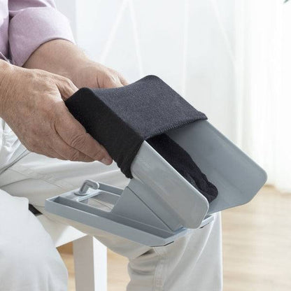 Montare șosetă pe dispozitivul Shoeasy Inovamarket, ajutor eficient pentru încălțare fără efort