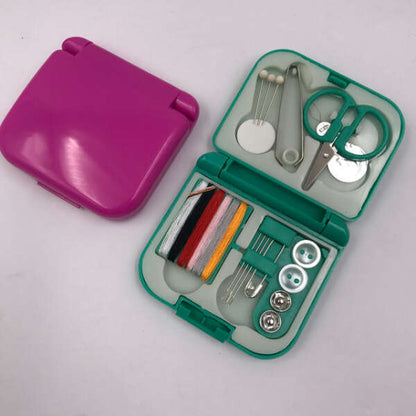 Mini Set de Cusut cu 20 de Piese Esențiale - MiniCuci Alliance Metalic - Firuri Colorate, Foarfecă, Pensetă - Cutie Compactă 7x7x2cm - Inovamarket