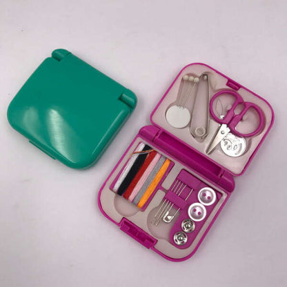 Mini Set de Cusut cu 20 de Piese Esențiale - MiniCuci Alliance Metalic - Firuri Colorate, Foarfecă, Pensetă - Cutie Compactă 7x7x2cm - Inovamarket