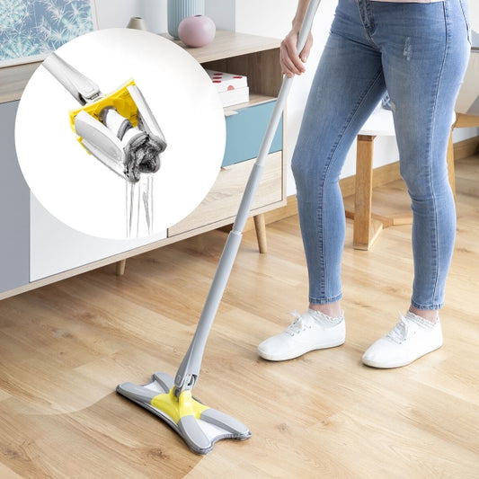 Mop cu burete din fibre cu stoarcere tip X Twop Inovamarket folosit pentru curățarea podelei din lemn, cu detaliu al sistemului de stoarcere eficient.